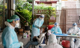 Đang có 20.000 ca nhiễm mới mỗi ngày, Thái Lan vẫn chuyển sang chiến lược “sống chung với Covid”