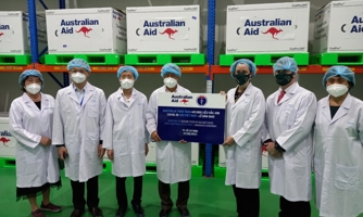 Việt Nam tiếp nhận 403.000 liều vaccine từ Chính phủ Australia
