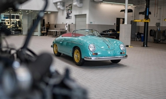 Vẻ đẹp "nín thở" của chiếc xe cổ Porsche 356 Speedster 1955 mới được phục chế