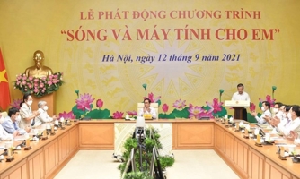 EVN ủng hộ 24.000 máy tính cho chương trình "Sóng và máy tính cho em"