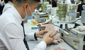 Lo nợ xấu tăng mạnh, ngân hàng quyết chưa hạ chuẩn tín dụng