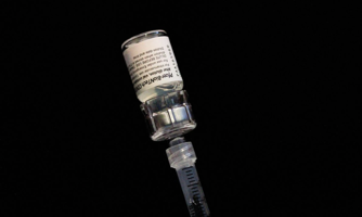 Mỹ: FDA cấp phép tiêm vaccine tăng cường bằng loại của Pfizer