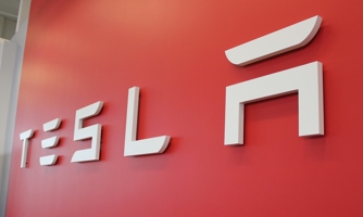 Tesla đang "chống lại" ngành công nghiệp ô tô Mỹ?