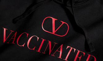Valentino và chiếc áo “đã tiêm vaccine”