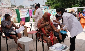 Nhờ vaccine, chứng khoán Ấn Độ tăng mạnh nhất thế giới