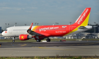Hãng hàng không tư nhân nói gì về giá sàn vé máy bay?