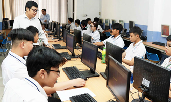 Thí điểm đào tạo trình độ cao đẳng cho học sinh tốt nghiệp THCS