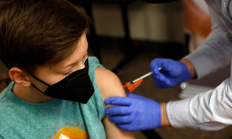 Những vaccine Covid-19 nào đang tiêm và thử nghiệm cho trẻ em?