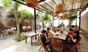Hà  Nội: Dịch vụ ăn uống đóng cửa trước 21h, đám cưới không quá 30 người 