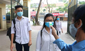 Bí thư Thành ủy Hà Nội: Tiêm vaccine xong cho khối lớp nào, tổ chức cho khối đó đi học