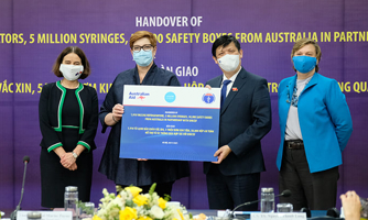 Việt Nam tiếp nhận vật tư y tế từ Australia và UNICEF hỗ trợ
