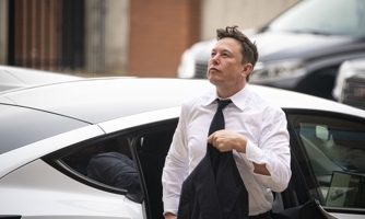 Tesla “bay” 199 tỷ USD vốn hoá, Elon Musk mất 50 tỷ USD tài sản