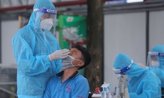 Tăng phụ cấp cho người làm công tác chống dịch Covid-19