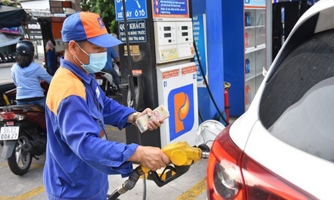 Giá xăng dầu leo thang kéo CPI tháng 11 tăng 