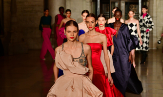 Oscar de la Renta mở kho lưu trữ để gia nhập thị trường “resale”