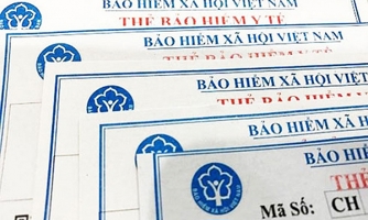 Cấp thẻ bảo hiểm y tế năm 2022 cho hộ nghèo theo quy định mới 