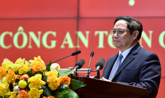 Thủ tướng: Lực lượng Công an phải tiếp tục thể hiện tốt vai trò nòng cốt trong tuyến đầu chống dịch