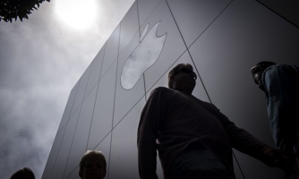 Lo nhân viên bỏ việc để “đầu quân” cho Facebook, Apple thưởng “nóng” 180.000 USD