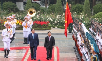 Thủ tướng Lào Phankham Viphavan thăm chính thức Việt Nam