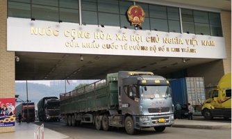 Cửa khẩu Kim Thành tại Lào Cai không đóng cửa trong dịp Tết, mỗi ngày vẫn thông quan khoảng 400 xe hàng