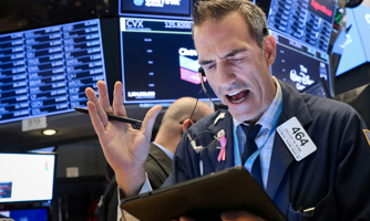 Chứng khoán Mỹ giảm điểm, giá dầu tái lập mốc 100 USD/thùng, Bitcoin tăng chóng mặt