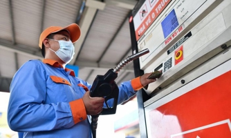 Bộ Tài chính đề xuất "khẩn" giảm thuế bảo vệ môi trường tối đa 1.000 đồng/lít từ ngày 1/4