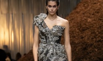 BST Alexander McQueen Thu - Đông 2022: khu rừng chữa lành