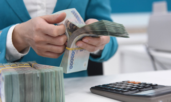 Lạm phát “phả hơi nóng” vào cuộc đua lãi suất huy động