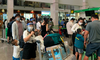 "Cháy" vé dù giá đồng loạt tăng vọt, Cục Hàng không yêu cầu không tăng giá vé máy bay trái quy định