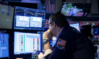 Nasdaq tụt điểm vì cú giảm 35% của cổ phiếu Netflix, giá dầu giằng co