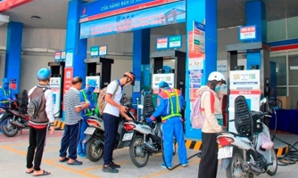 Để giảm bớt mức biến động của giá xăng dầu trong nước: Cần thay đổi cách định giá