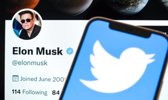 Lùm xùm thâu tóm khiến giá cổ phiếu lao dốc, Elon Musk bị cổ đông Twitter đâm đơn kiện