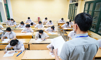 Kỳ thi tốt nghiệp THPT 2022: Không lộ đề Ngữ văn nhưng có thí sinh chụp ảnh đề Toán đăng lên mạng