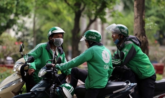 Yêu cầu Grab làm rõ việc thu phụ phí "nắng nóng"
