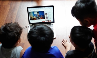 Trẻ em dùng 5 - 7 giờ mỗi ngày để vào mạng xã hội 