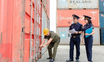 Hải quan "bắt bài" buôn lậu đường bộ và hàng không, tăng thu ngân sách hơn 240 tỷ đồng