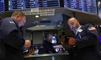 Tỷ giá USD tăng chóng mặt, Dow Jones rơi vào thị trường gấu, giá dầu thấp nhất từ tháng 1