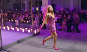 BST Versace Xuân - Hè 2023: Tinh thần Gothic quyến rũ