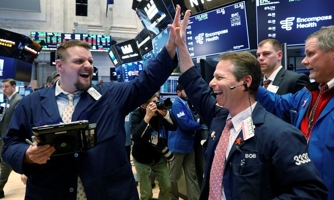 Chứng khoán Mỹ tăng điểm mạnh, Dow Jones có tuần tăng thứ tư liên tiếp
