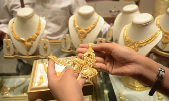 Giá vàng “vùng dậy” trước thời khắc Fed ra quyết định lãi suất