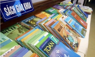 Ngăn sách giáo khoa tăng giá bất thường
