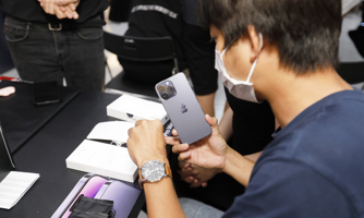 iPhone 14 Pro/Pro Max màu tím tiếp tục khan hàng, thị trường smartphone giảm liên tiếp 3 quý
