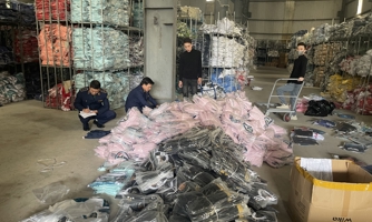 Phát hiện, xử lý cơ sở bán gần 30.000 bộ đồ thể thao Adidas, Nike siêu rẻ tại Hà Nội 