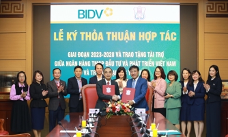 BIDV và Trường Đại học Y Hà Nội ký kết thỏa thuận hợp tác giai đoạn 2023-2028 và trao tài trợ 