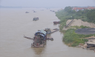 Hà Nội mời gọi doanh nghiệp đấu giá mỏ cát để ngăn cát tặc lộng hành 