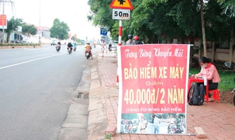Cử tri băn khoăn về bảo hiểm xe máy giá rẻ bán tràn lan