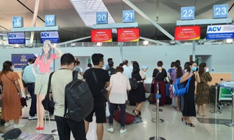 Cục Hàng không lên tiếng việc hành khách mua phải vé máy bay vượt trần dịp cao điểm Tết
