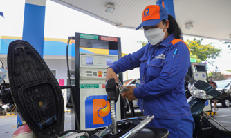 Cử tri đề xuất bỏ thuế tiêu thụ đặc biệt với xăng, Bộ Tài chính nói chưa cần thiết