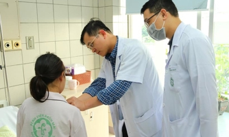 Ngăn tình trạng “chảy máu chất xám”, cần sớm cải cách tiền lương ngành y tế 