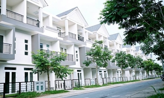 Giá cao, lãi suất cao làm “chùn tay” người mua nhà
